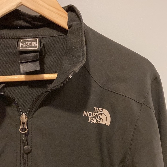 𝅺North Face Women’s Shell Jacket - Picture 2 of 3